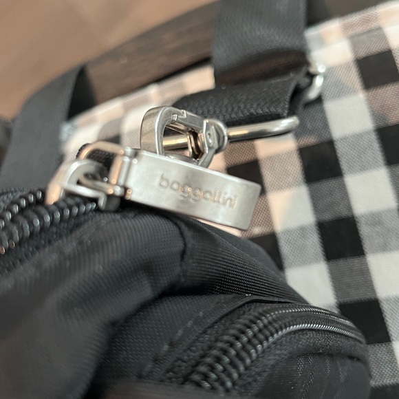 Baggallini Coastal Flip Lock Camera Crossbody Bag in black nylon. RFID - Picture 6 of 7